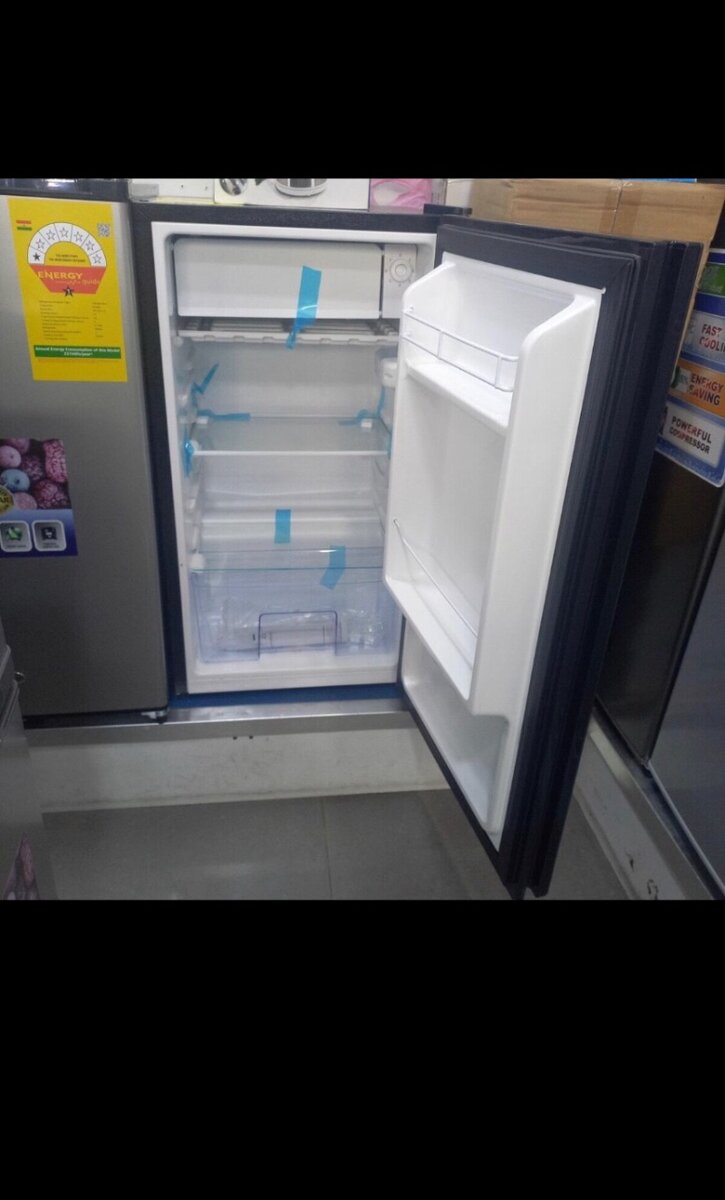 Media and Pearl table top fridge