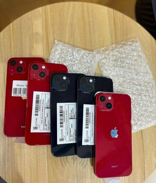 iPhone 13 - Rouge et Noir