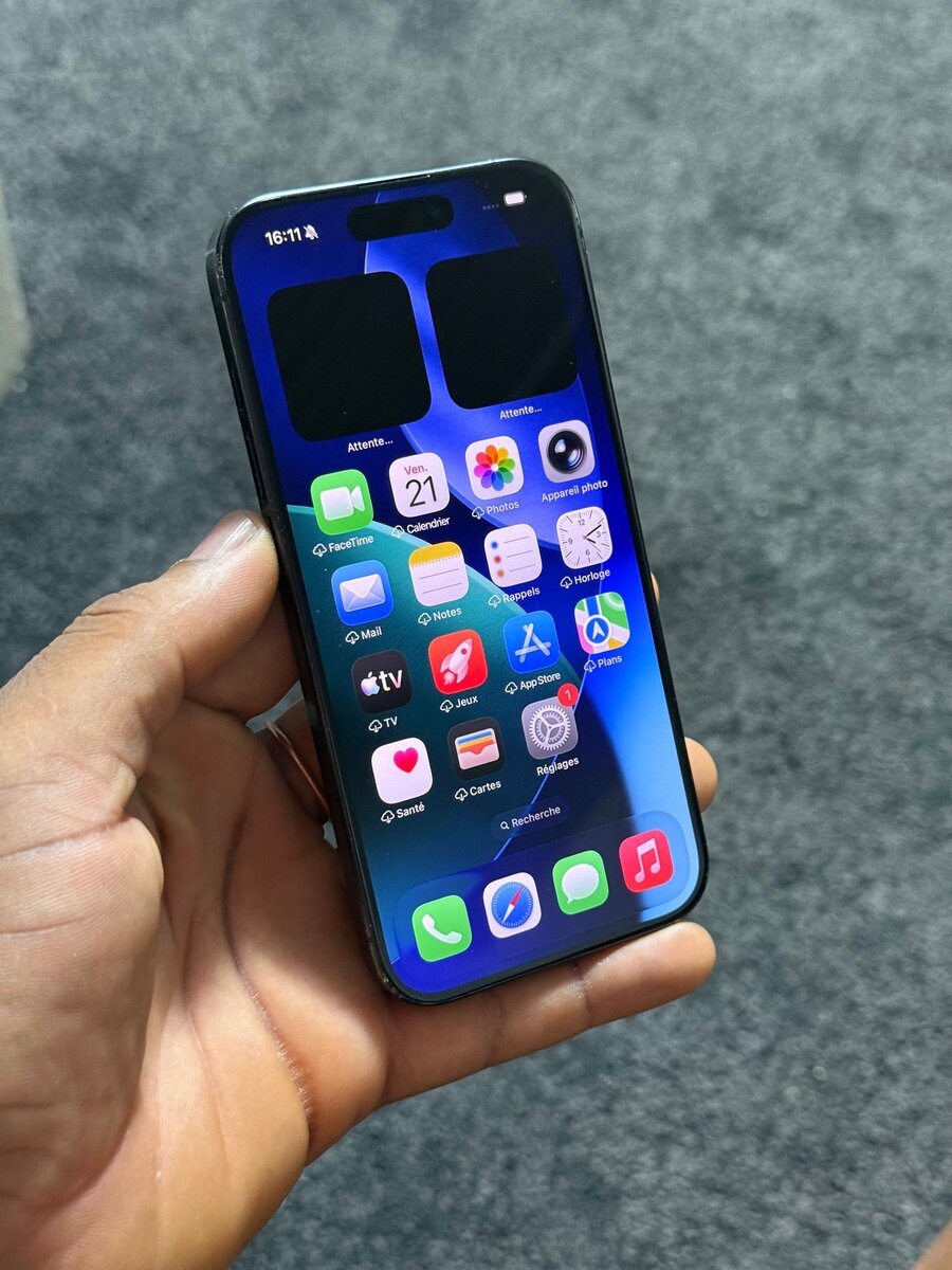 iPhone 15 pro casi neuf