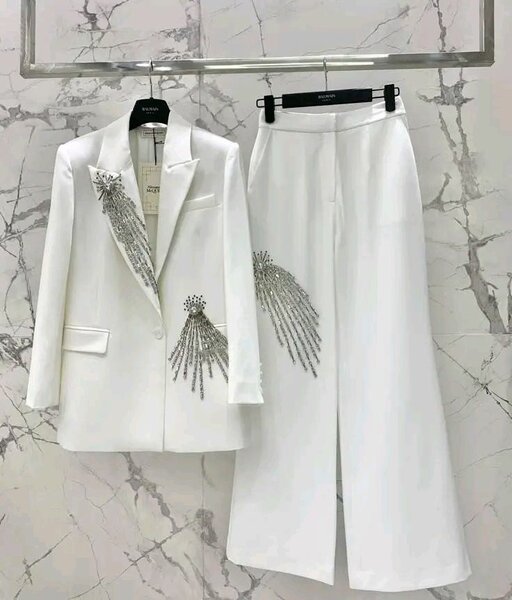 Tailleur élégant avec strass