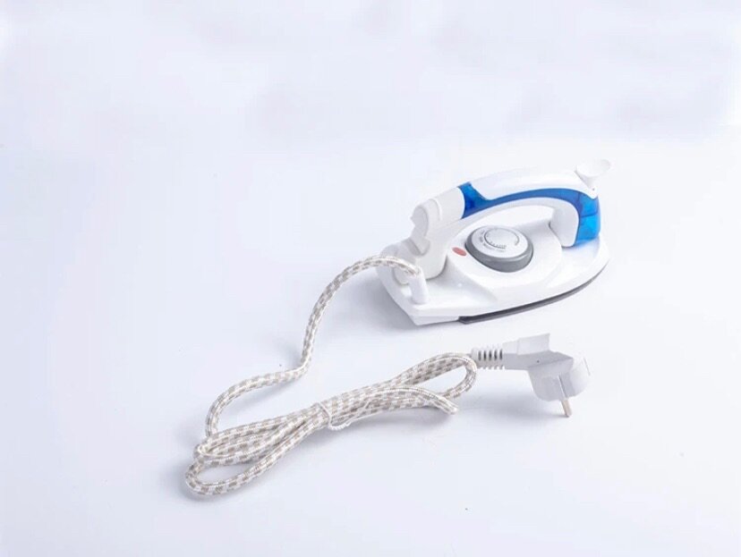 Fer à repasser pliable