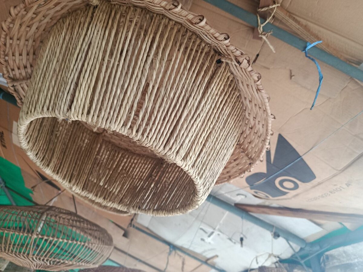 Abat-jour suspendu en osier