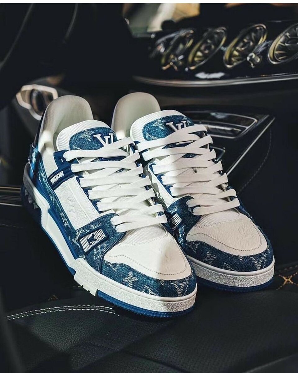 LOUIS VUITTON CLASSIC