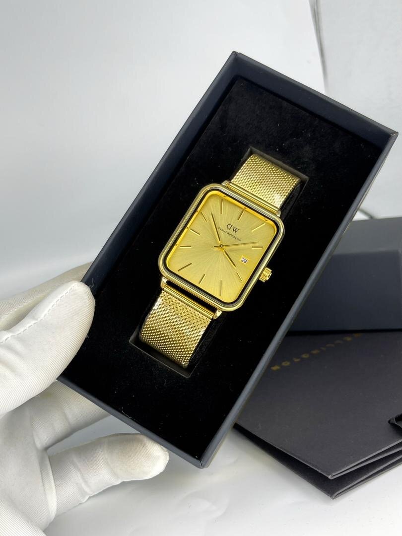 Montre carrée élégante