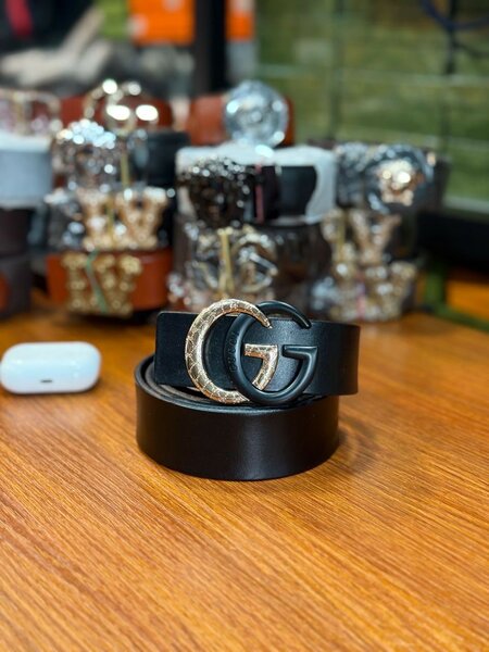 Ceinture en cuir noire élégante