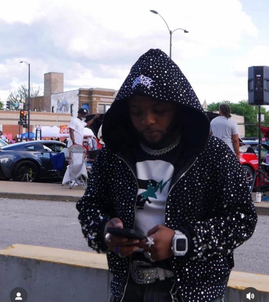 Sweat à capuche strassé