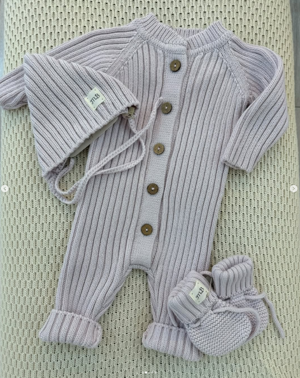 набор одежды из 100% органического хлопка.