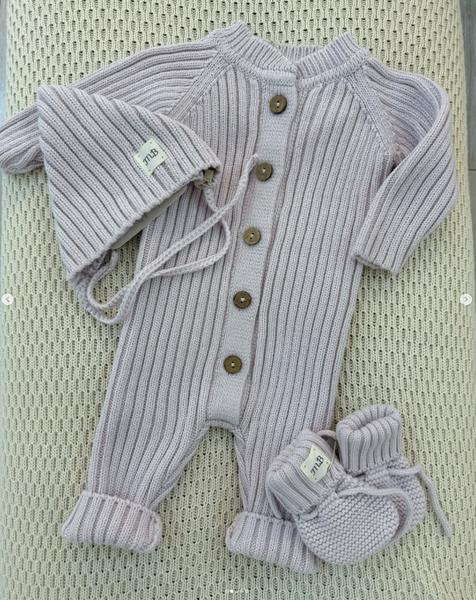 набор одежды из 100% органического хлопка.