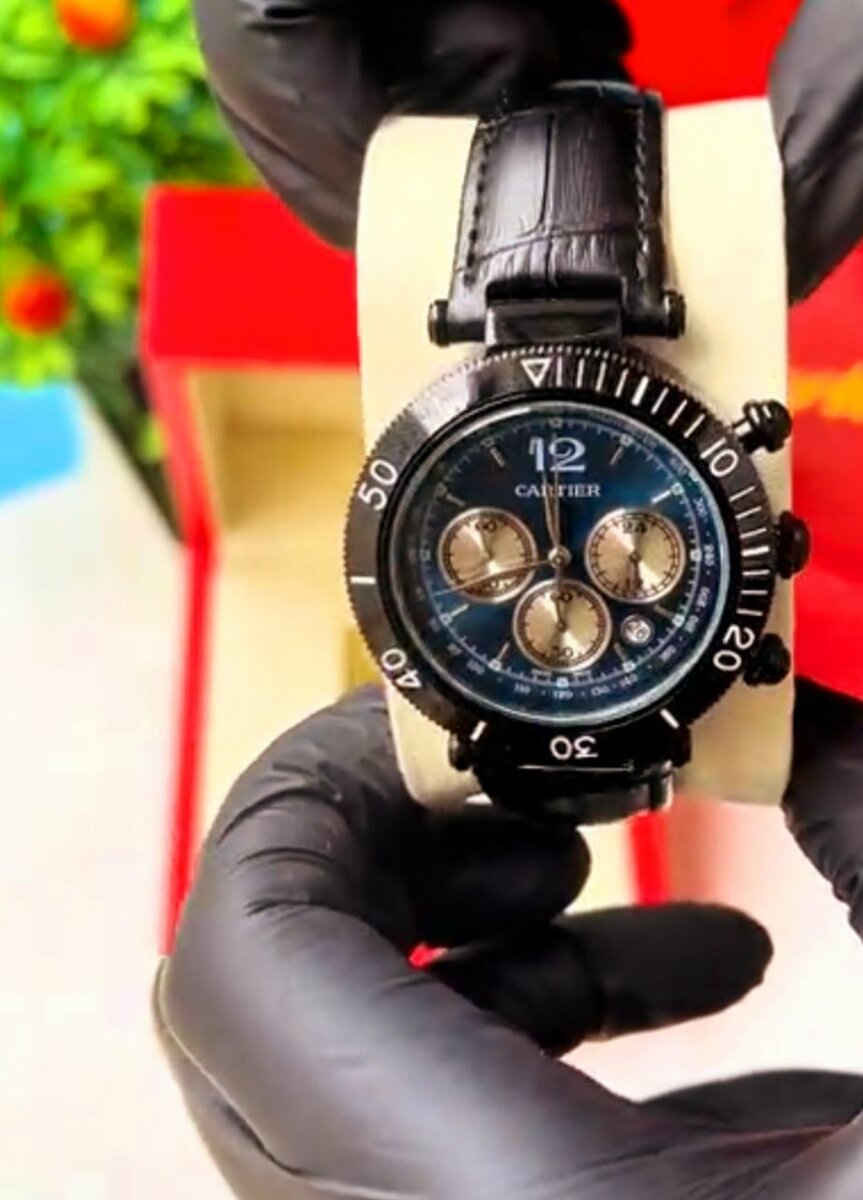 Montre élégante (CARTIER)