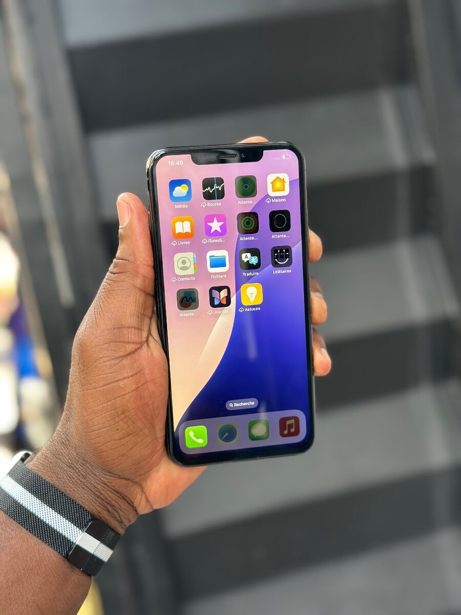 iPhone XS Max 64Go 10/10 troc possible avec garantie et reçu