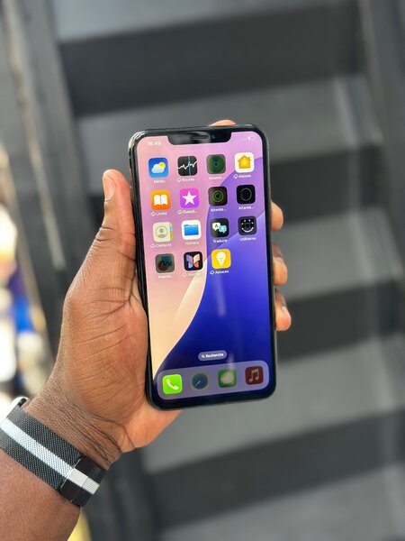 iPhone XS Max 64Go 10/10 troc possible avec garantie et reçu