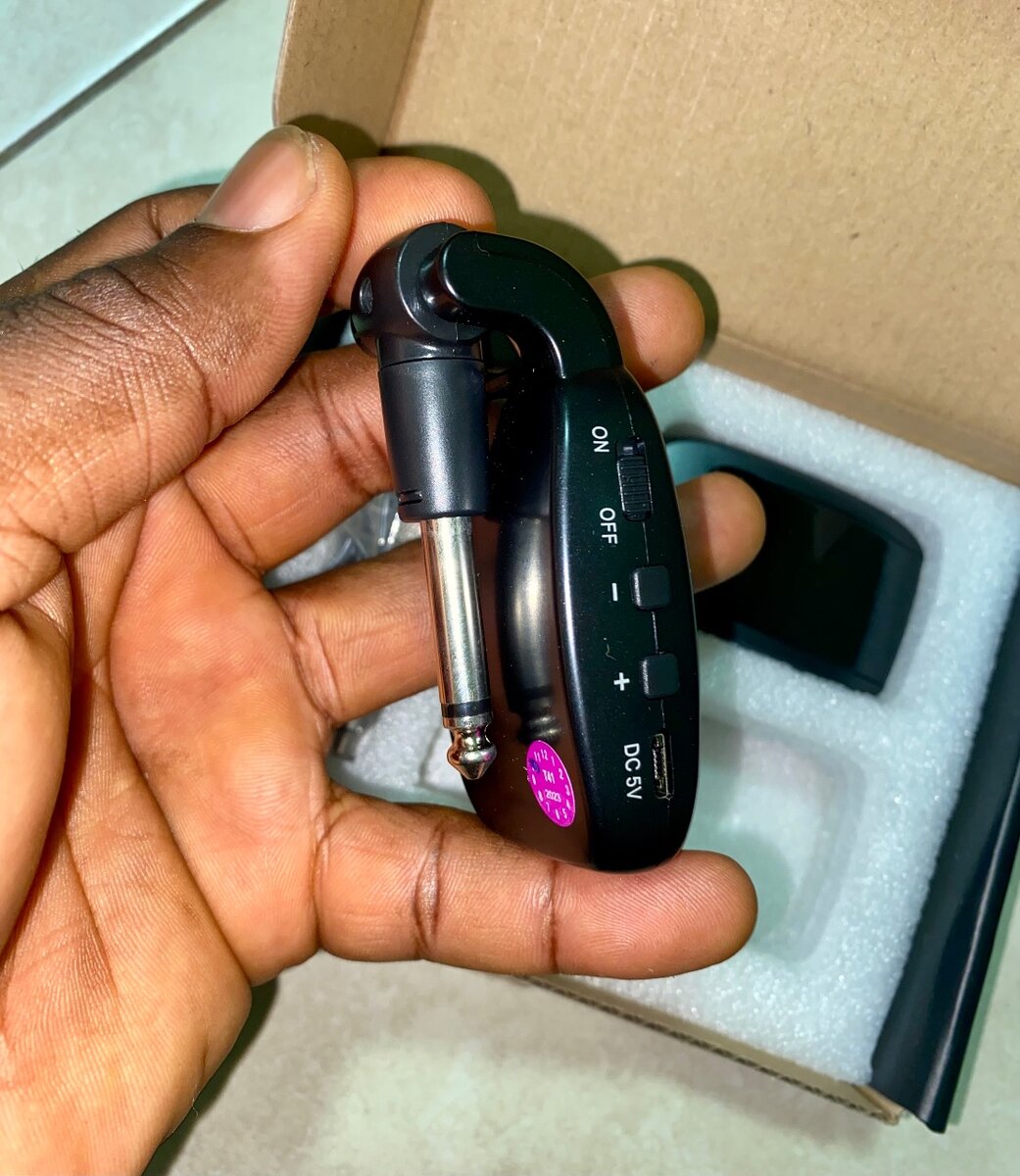 WIRELESS GUITAR TRANSMITTER & RECEIVER