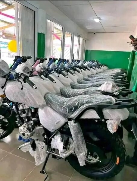 Moto Apsonic puissante noire