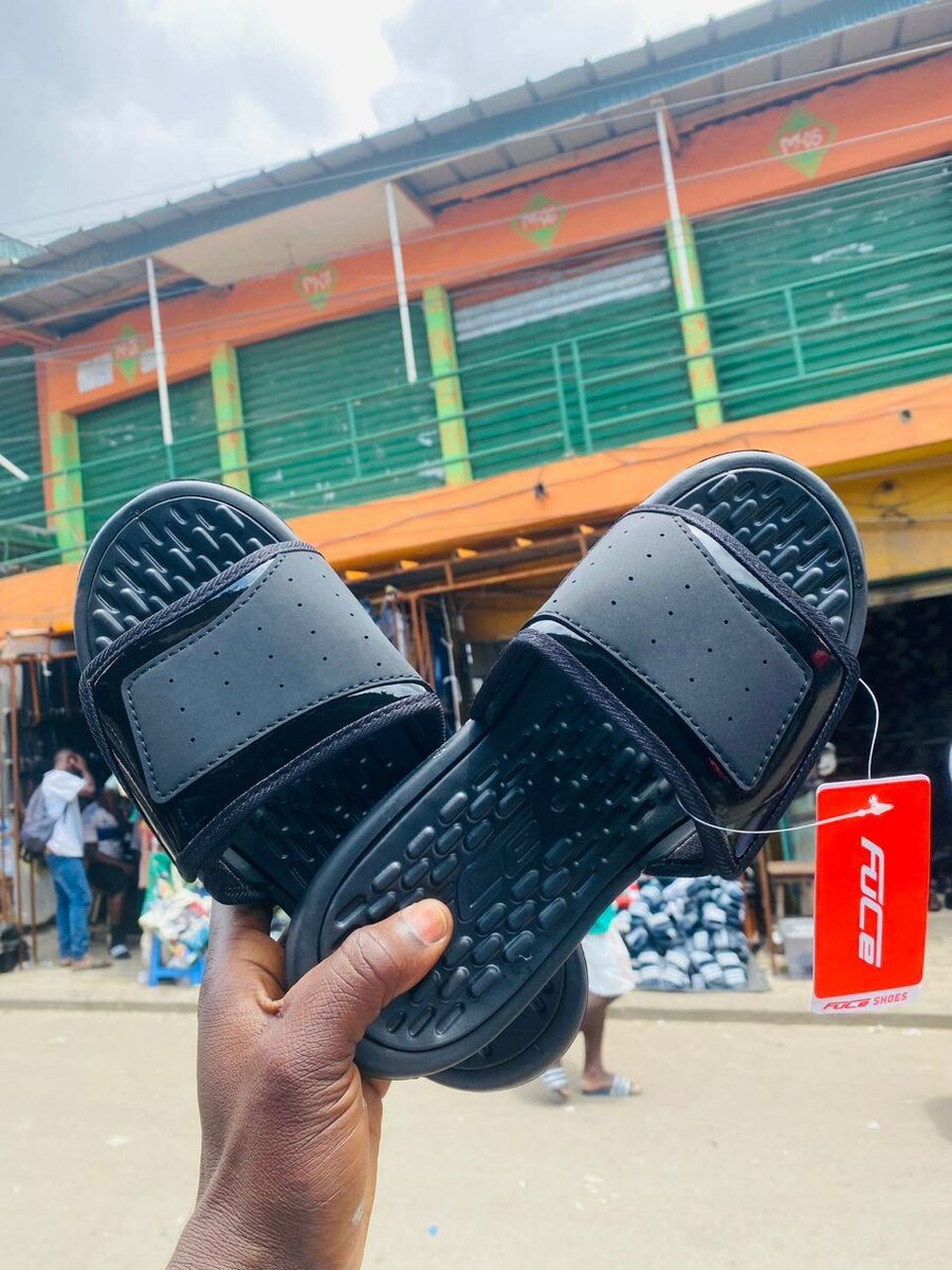 Claquettes confortables pour homme