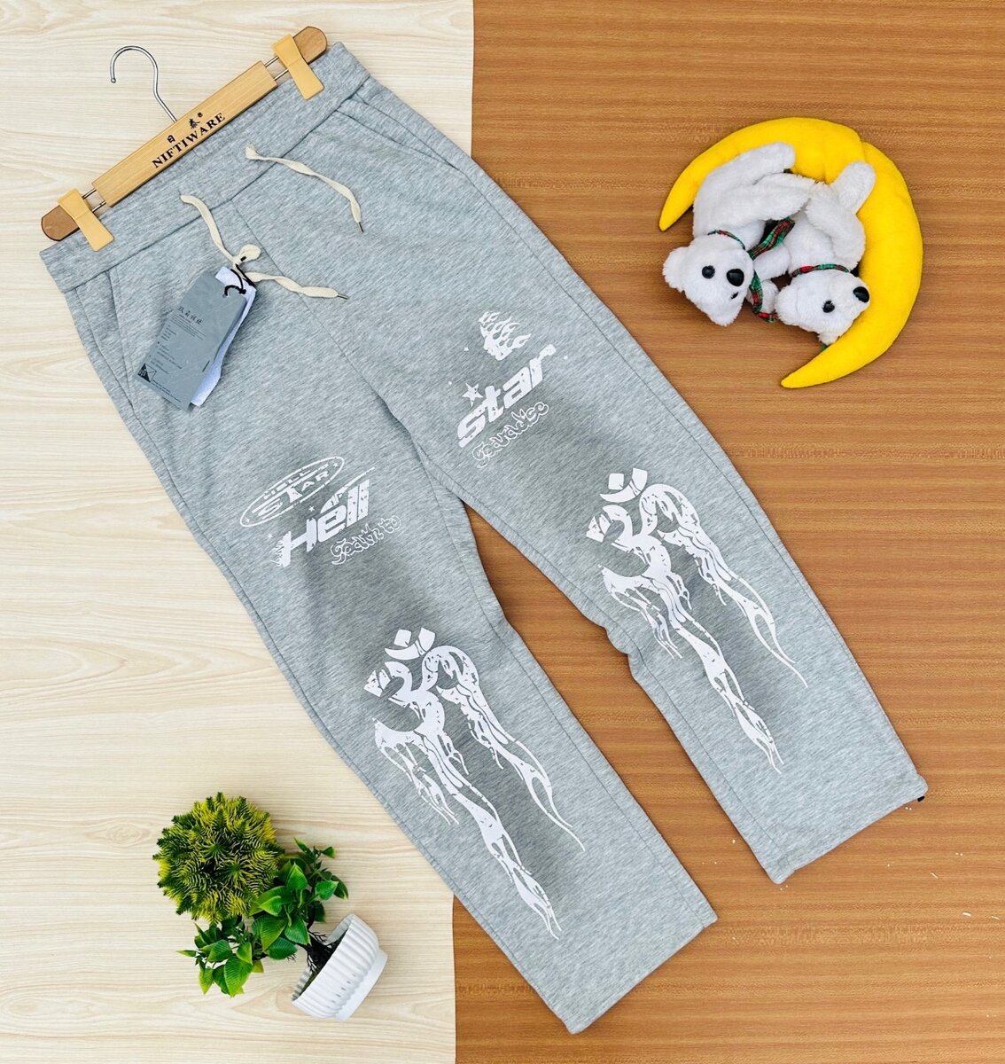 T shirts, Hoodies,Sweatshirts,Shorts,Jeans, Joggers,Vintage