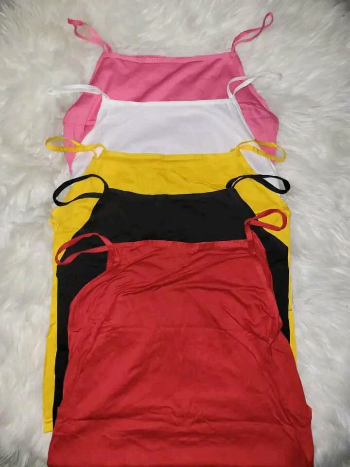 tops de différentes couleurs