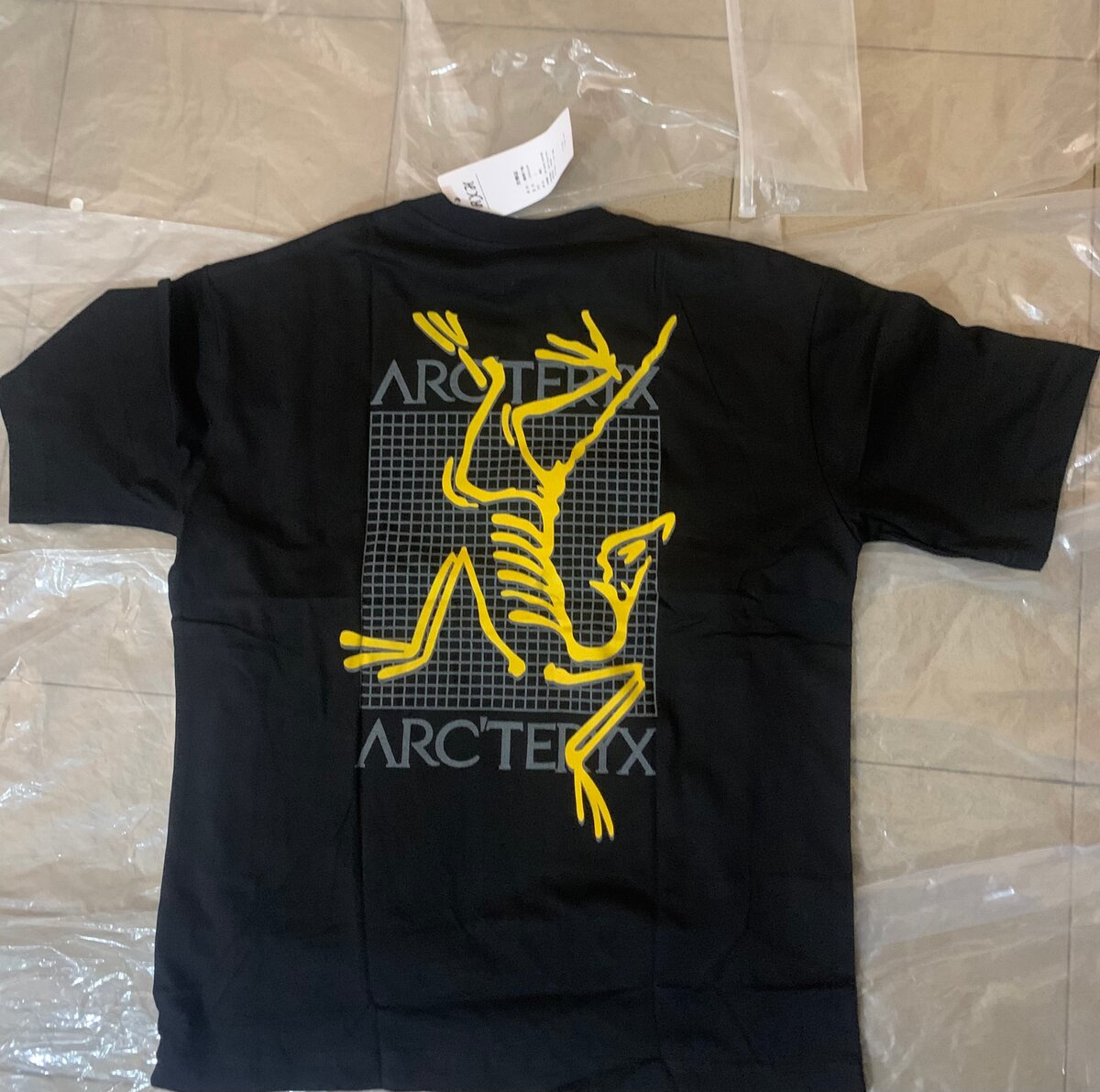 T-shirt noir graphique Arc'teryx