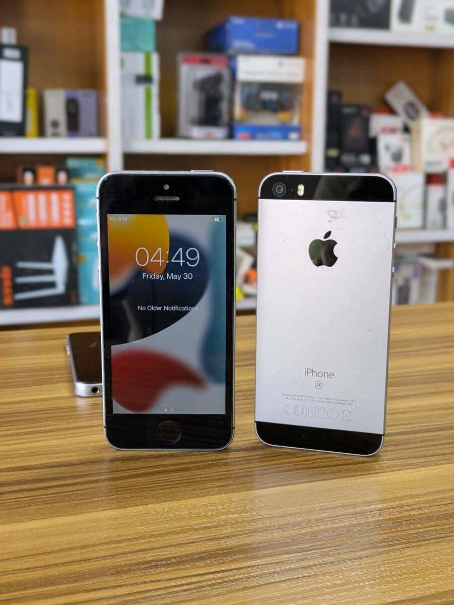 iPhone 5 SE 128GB Gris neuf