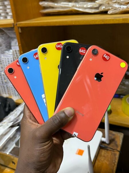 iPhone XR 64giga casineuf importé avec garantie