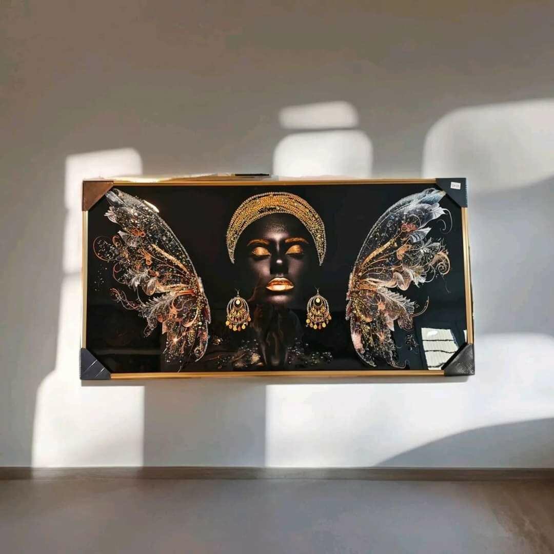 GRAND CADRE FEMME AFRICAINE PAPILLON - 95x65 cm