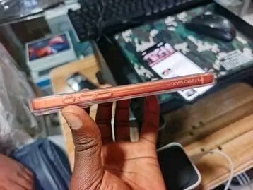 Smartphone iPhone avec coque