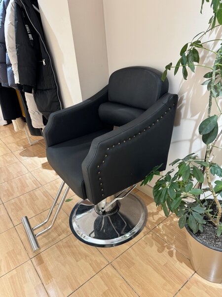 Кресла для парикмахеров