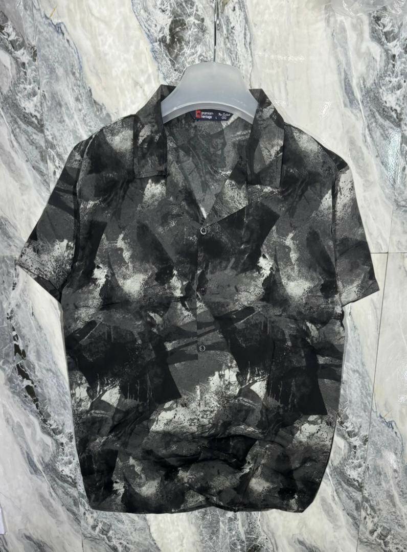 Chemise à motifs abstraits