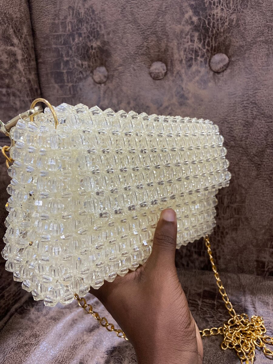 Sac à main perlé élégant