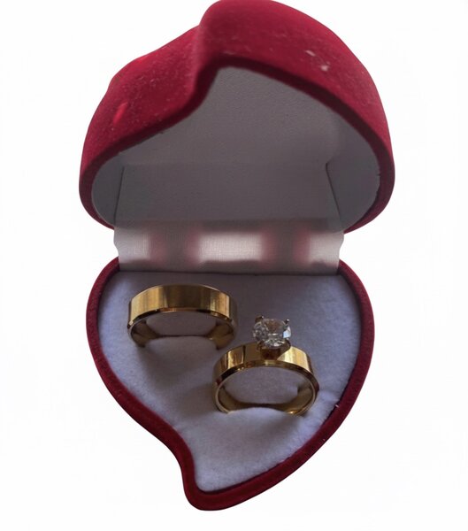 Alliances en or avec diamant