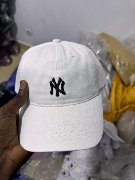 Casquette blanche tendance