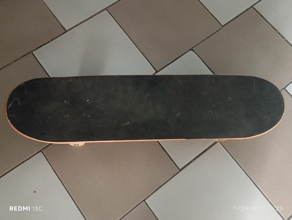Skateboard Classique Design Crâne
