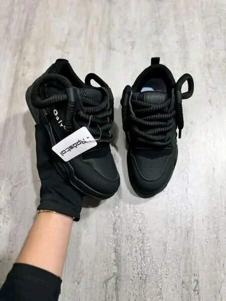 Baskets noires OGyi™