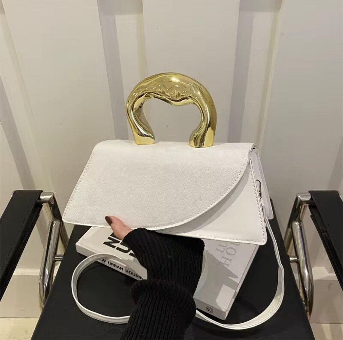 Sac à main élégant doré