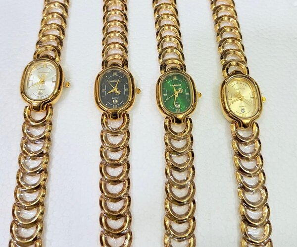 Montres élégantes or femme