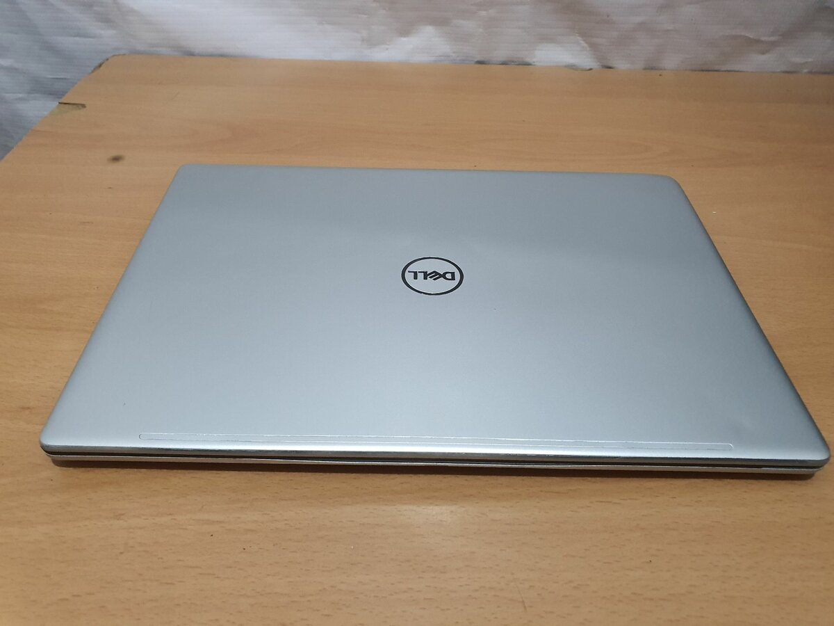 Inspiron 13-7370