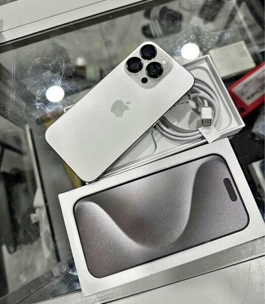 iPhone15 pro 256go