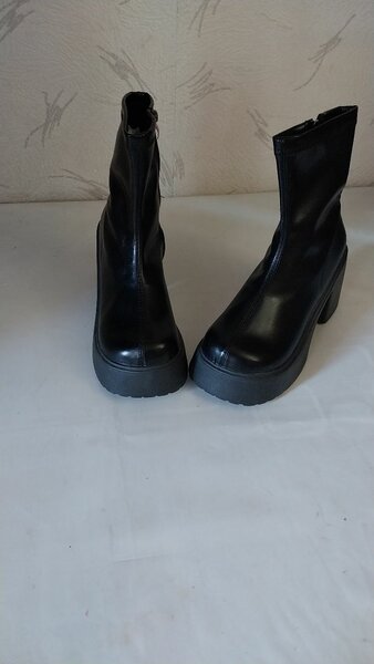 Деми сапоги, на высокой подошв