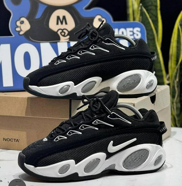 Baskets Noires nocta Nike