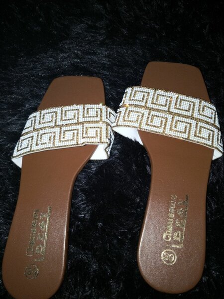 Sandales à perles design grec