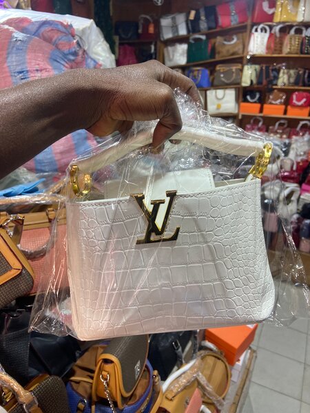 Sac en cuir blanc élégant