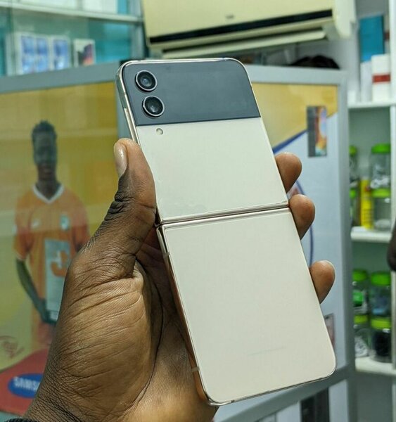 Samsung Galaxy Z flip 06