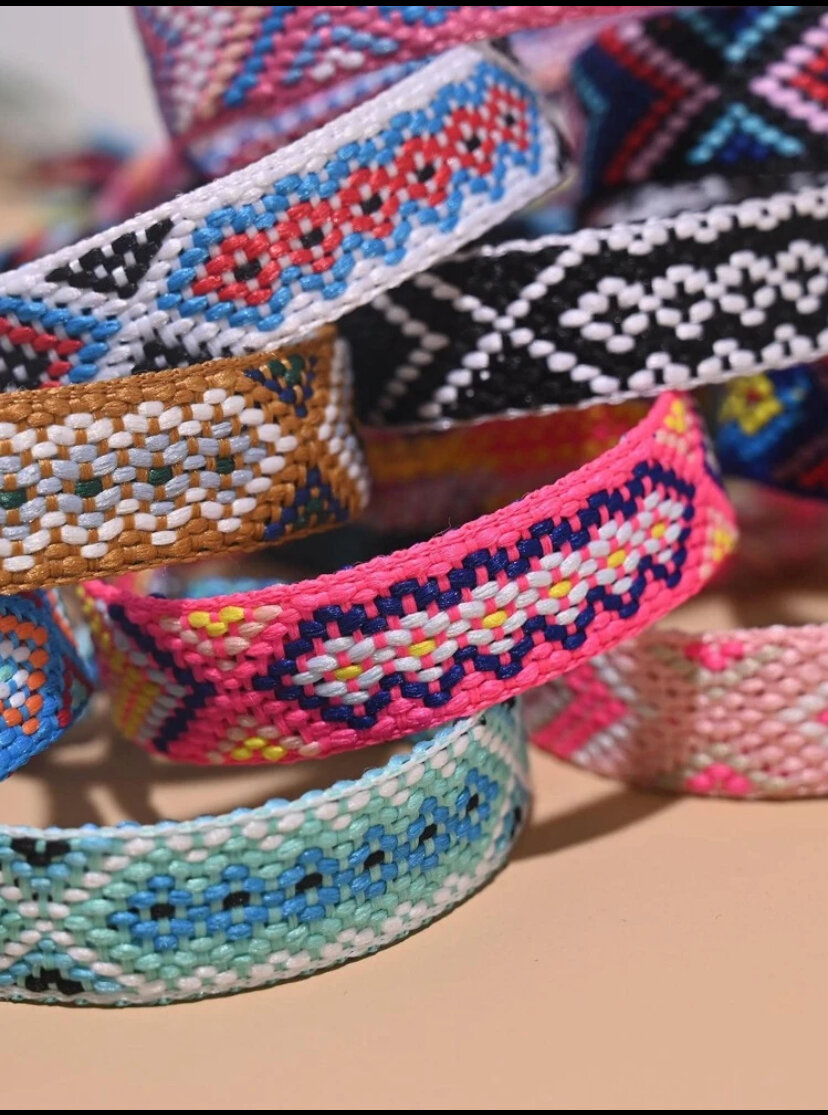 Bracelets tressés colorés