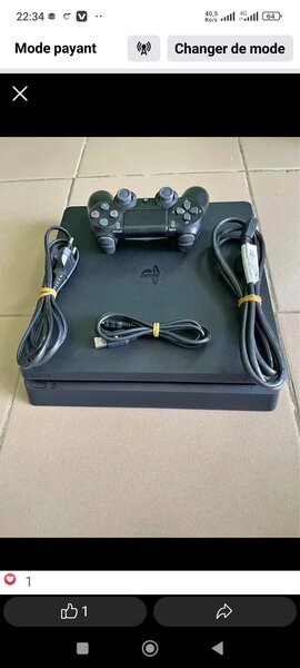 Console PS4 avec manette
