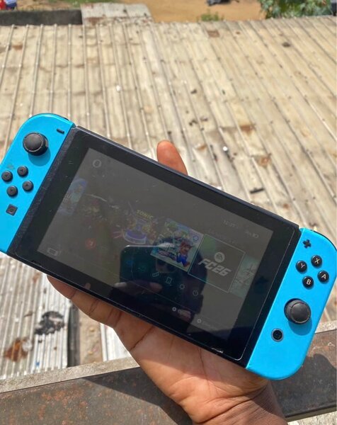 Nintendo Switch avec accessoires - bleu