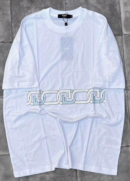 Tee-shirts over size