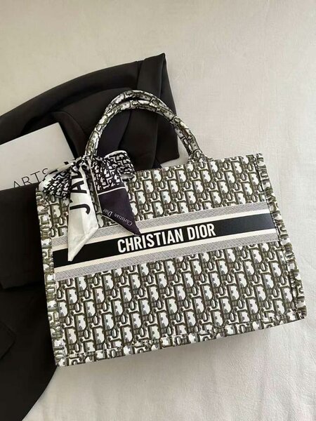 Sac à main Christian Dior élégant