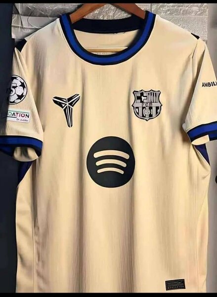 Maillots de football modernes