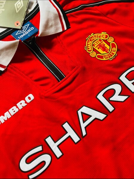 Manchester United 98/99 Umbro home kit
