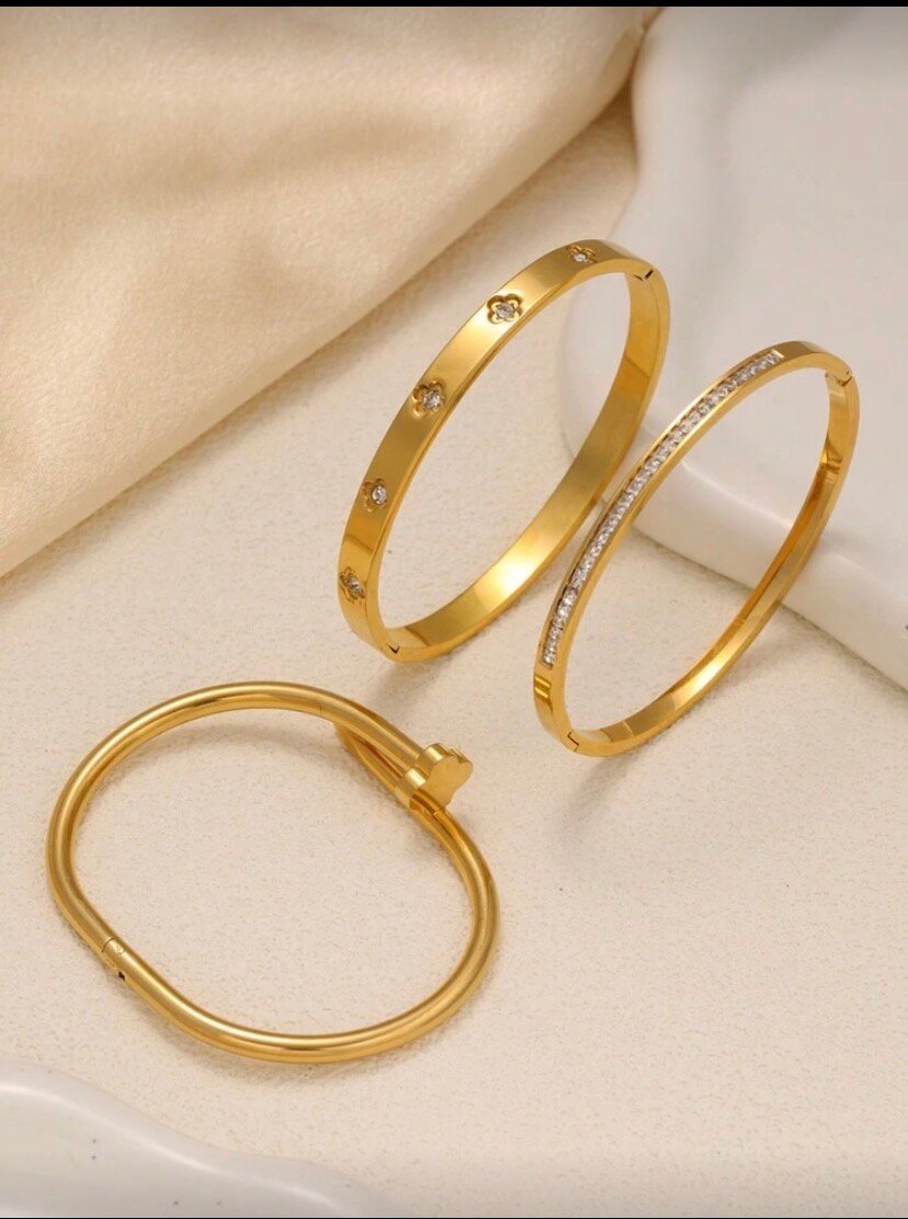 Bracelets dorés élégants