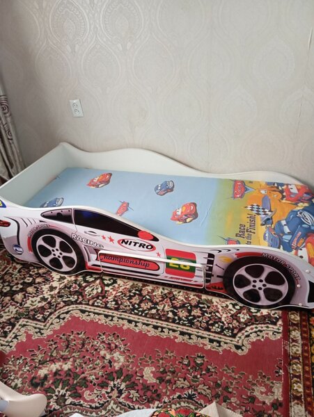 Машина кровать. Состояние отличное,почти новое.